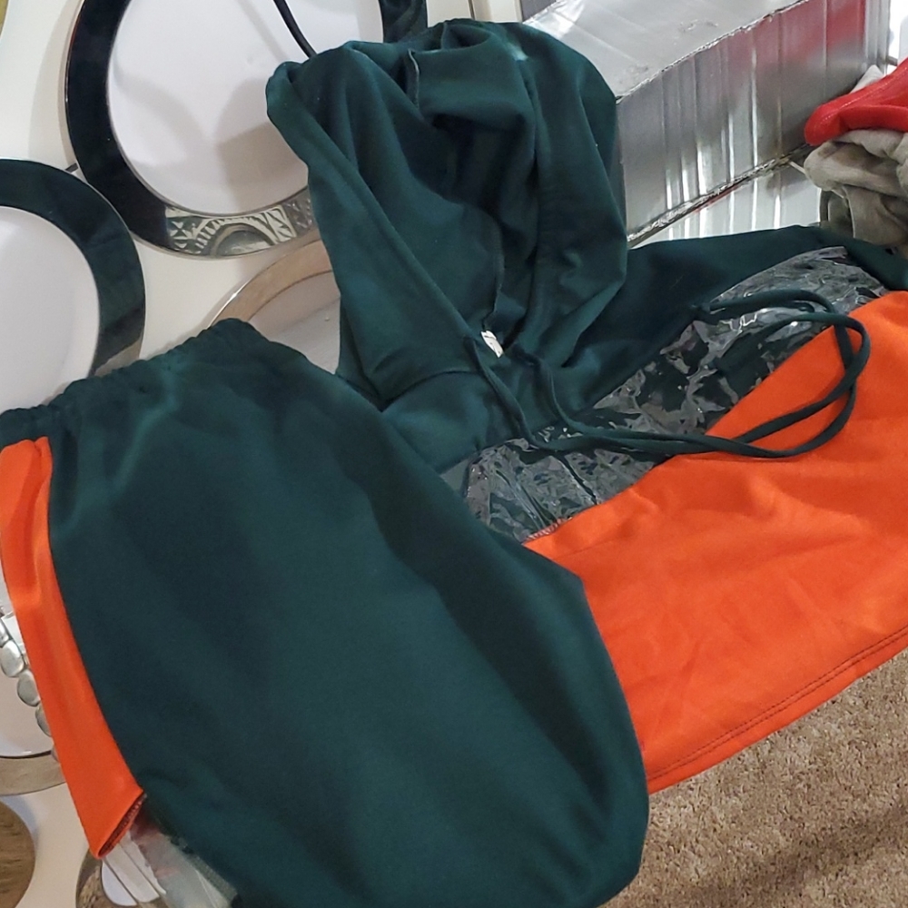 Clothes - Picture 3 of 4